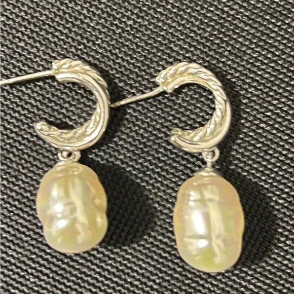 Majorica Pearl Earrings - Picture 1 of 2